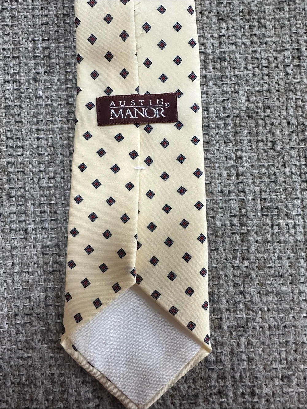 Men's Cream Silk Tie with Diamond Motif